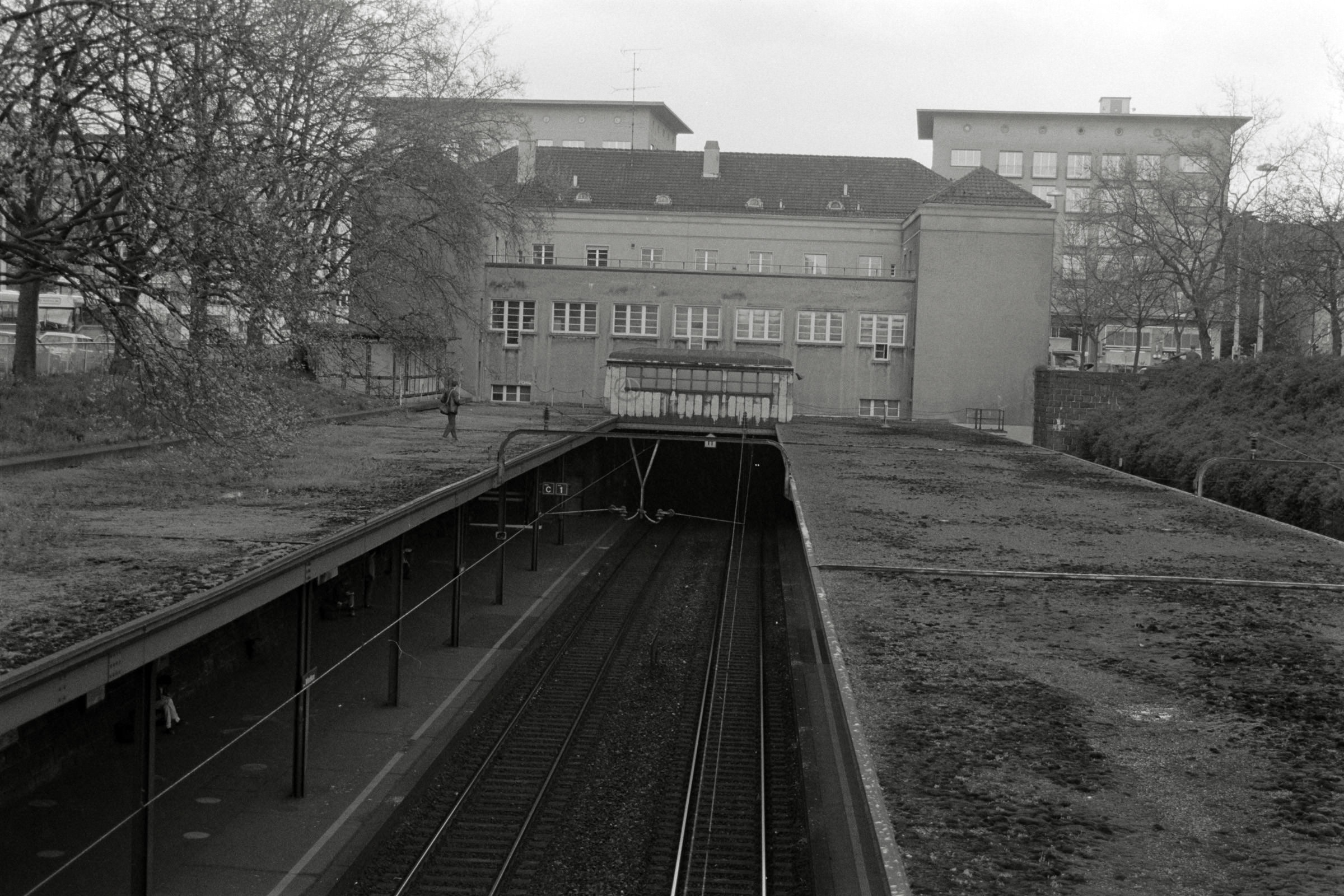 AHP F1992 04 002 sc250507 img07 NLP